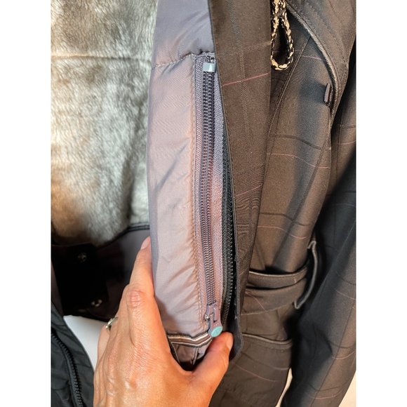 Burton Dryride Women’s Ski & Snowboard Jacket W/Faux Fur Lined Hood Black Sz XS - Picture 11 of 14